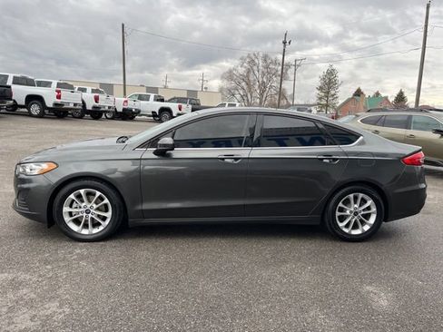 Used 2019 Ford Fusion SE FWD image 9