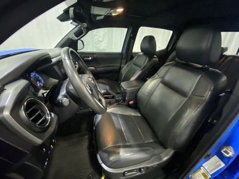 Used 2020 Toyota Tacoma TRD Off-Road image 10