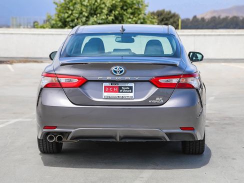 Certified 2019 Toyota Camry SE w/ Sunroof Package FWD image 6