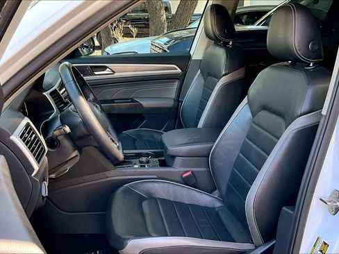 Used 2021 Volkswagen Atlas SEL Premium w/ MDO Package (Bench Seat) image 9
