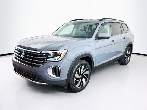 Used 2025 Volkswagen Atlas SE AWD/4WD image 3