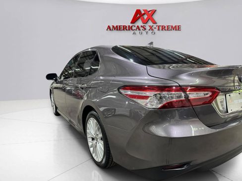 Used 2020 Toyota Camry XLE FWD image 5