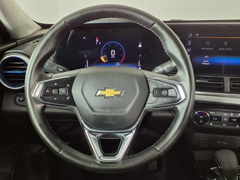 Used 2025 Chevrolet Trax LT w/ LT Convenience Package FWD image 22