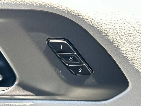 Used 2023 Chrysler Pacifica Touring-L FWD image 30