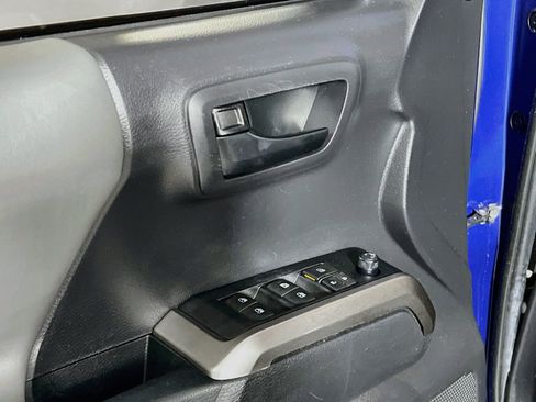 Used 2022 Toyota Tacoma SR5 w/ Technology Package RWD image 17