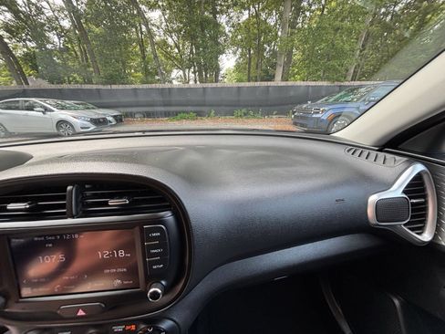 Used 2025 Kia Soul LX w/ LX Technology Package FWD image 34