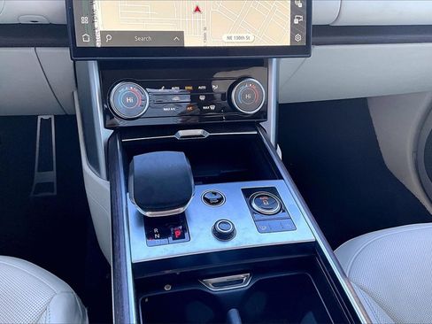 Used 2023 Land Rover Range Rover Autobiography image 24