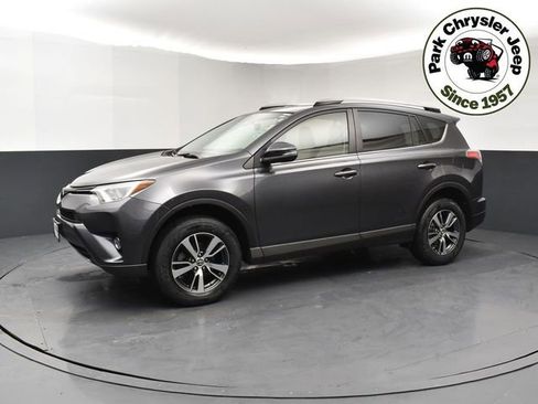 Used 2018 Toyota RAV4 XLE AWD/4WD image 3