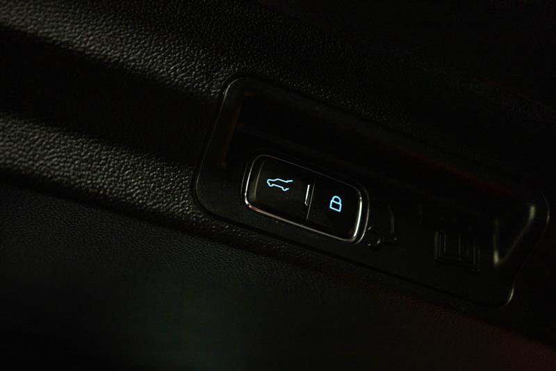 Used 2023 Ford Explorer XLT w/ Equipment Group 202A AWD/4WD image 8