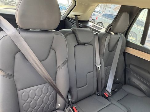 Certified 2025 Volvo XC90 B6 Plus image 32