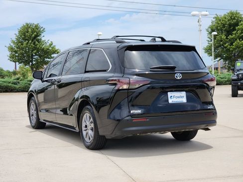 Used 2023 Toyota Sienna LE FWD image 5