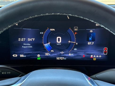 Used 2024 Chevrolet Blazer EV LT AWD/4WD image 37