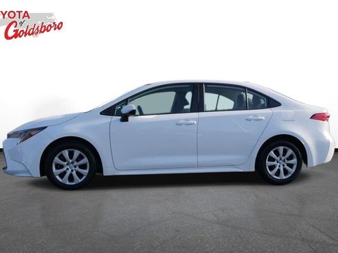 Used 2025 Toyota Corolla LE image 9