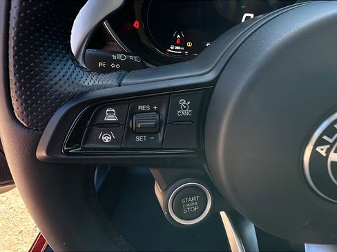 Used 2025 Alfa Romeo Giulia AWD w/ Veloce Package AWD image 28