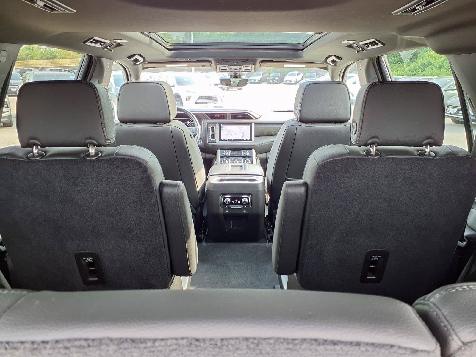 Used 2021 GMC Yukon Denali w/ Denali Premium Package AWD/4WD image 39