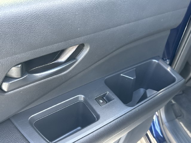 Used 2025 Nissan Pathfinder SV FWD image 12
