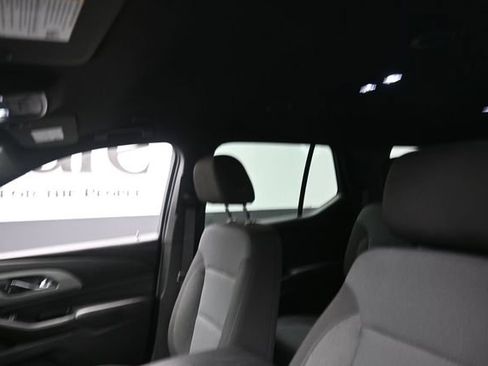 Used 2023 Chevrolet Traverse LT FWD image 17