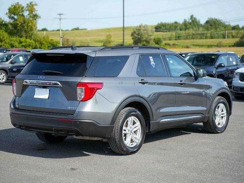 Used 2023 Ford Explorer XLT image 5