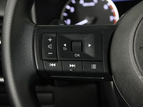 Used 2023 Nissan Rogue S image 25