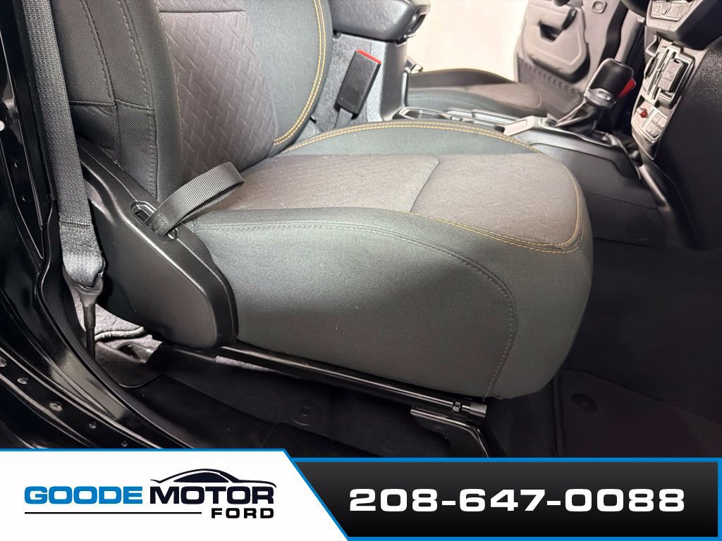 Used 2025 Jeep Gladiator Mojave w/ Convenience Group AWD/4WD image 25