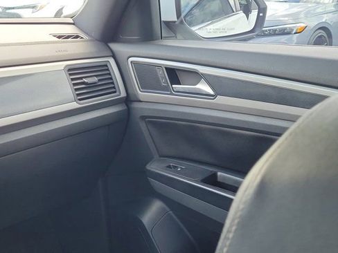 Used 2020 Volkswagen Atlas Cross Sport SE w/ Panoramic Sunroof Package AWD/4WD image 4