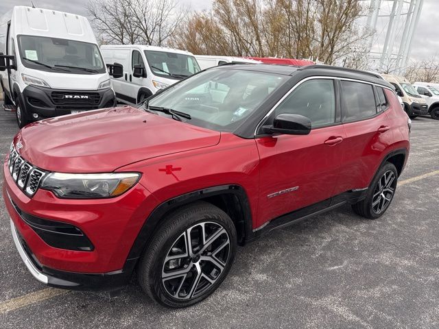 Used 2025 Jeep Compass Limited w/ Elite Group AWD/4WD image 1
