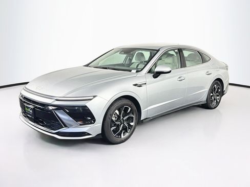 Used 2025 Hyundai Sonata SEL FWD image 3