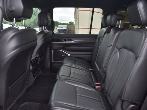 Used 2023 Jeep Wagoneer L Series II RWD image 15
