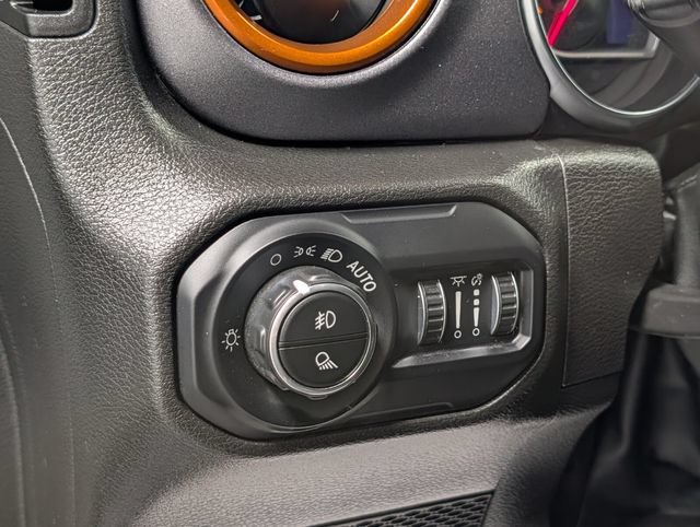 Used 2022 Jeep Gladiator Mojave w/ LED Lighting Group AWD/4WD image 13