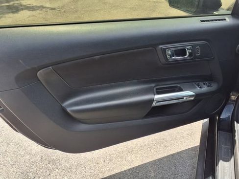 Used 2015 Ford Mustang Coupe RWD image 12