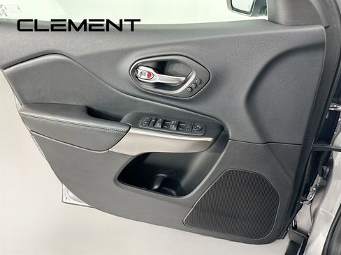 Used 2020 Jeep Cherokee Limited image 27