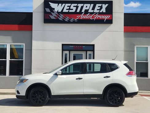 Used 2016 Nissan Rogue S FWD image 25