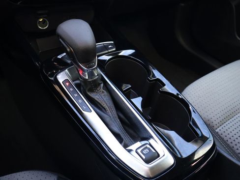 Used 2025 Chevrolet Trax LT w/ Driver Confidence Package image 22