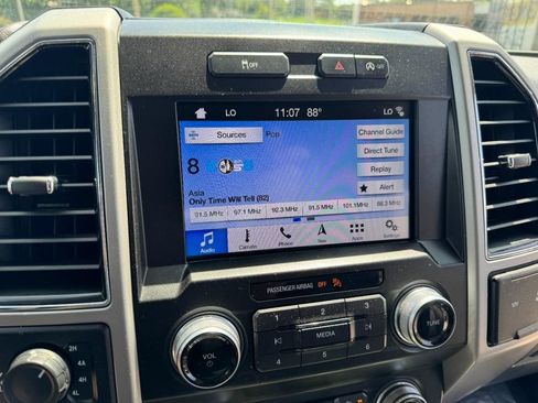 Used 2019 Ford F150 Lariat w/ Equipment Group 502A Luxury AWD/4WD image 19