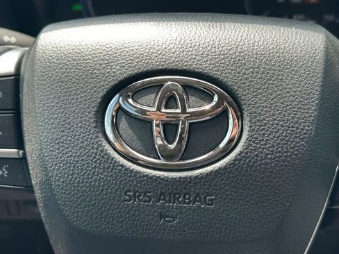 Used 2025 Toyota Sienna XSE image 42