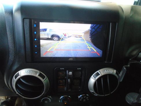 Used 2018 Jeep Wrangler Unlimited Sahara w/ Connectivity Group image 20