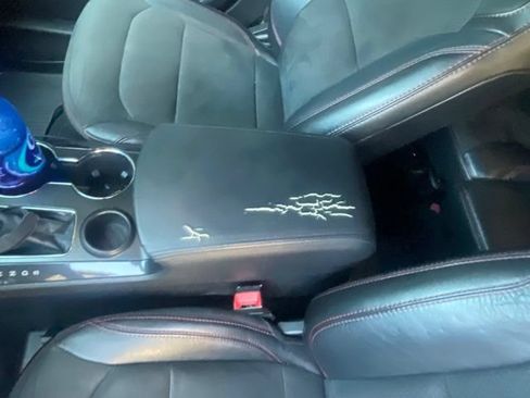 Used 2018 Ford Explorer XLT w/ Equipment Group 202A FWD image 12
