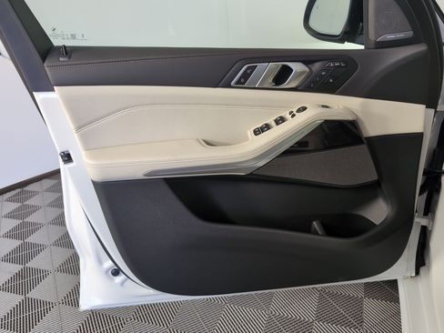 New 2026 BMW X7 M60i image 10