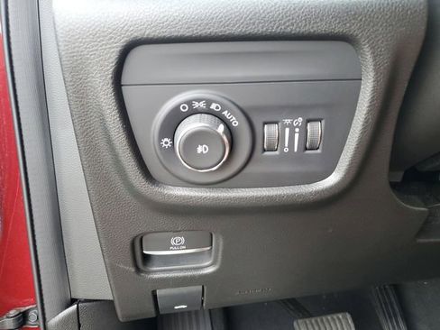 Used 2022 Jeep Grand Cherokee Limited AWD/4WD image 15