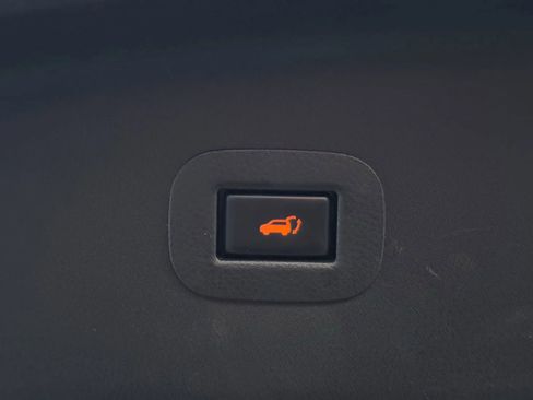 Used 2020 Nissan Armada SL w/ Premium Package image 16