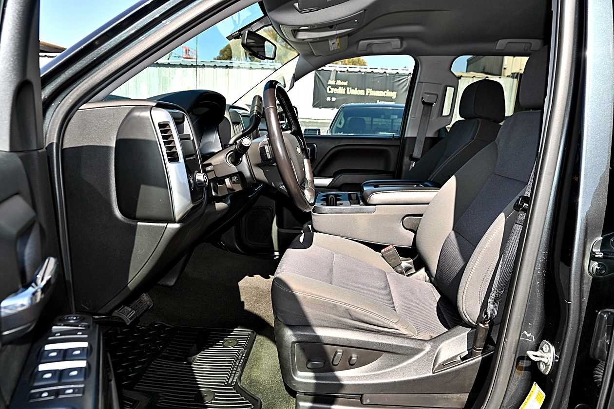 Used 2018 Chevrolet Silverado 1500 LT w/ All Star Edition RWD image 13