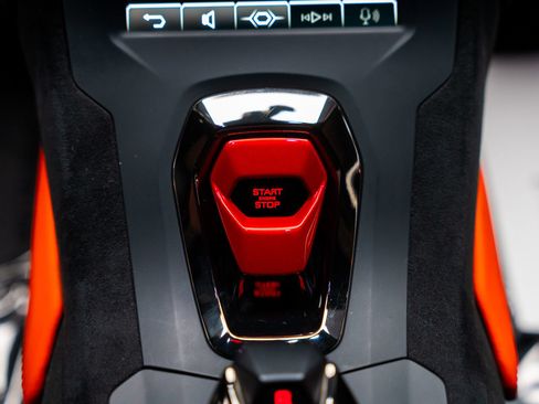 Used 2021 Lamborghini Huracan STO RWD image 66