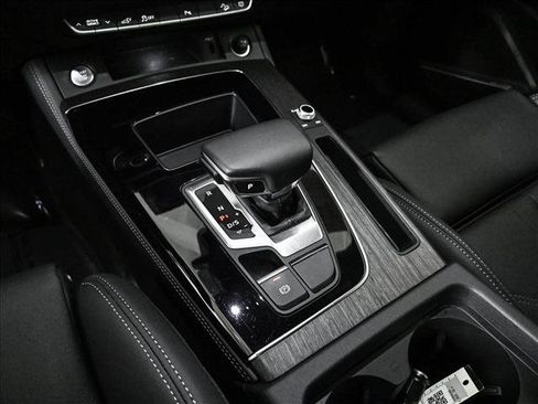 Certified 2025 Audi Q5 e Premium Plus w/ Premium Plus Package AWD/4WD image 12