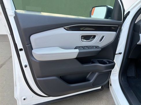 Used 2024 Honda Pilot Elite image 25