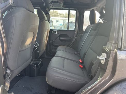 Used 2018 Jeep Wrangler Unlimited Sport image 29