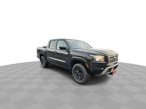 Used 2024 Nissan Frontier SV image 2