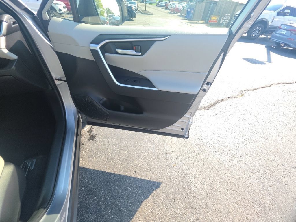 Used 2019 Toyota RAV4 XLE Premium w/ Advanced Technology Package AWD/4WD image 33