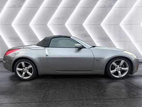 Used 2008 Nissan 350Z Touring image 2