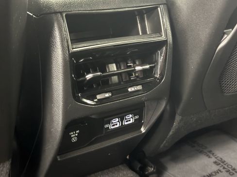 Used 2023 Jeep Grand Cherokee Altitude RWD image 38