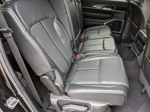 Used 2022 Jeep Wagoneer Series III AWD/4WD image 26